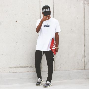 Las zapatillas Y3 Pureboost ZG Knit Core Black en blanco y negro que lleva el influencer Kevin J. Seyoum en su instagram