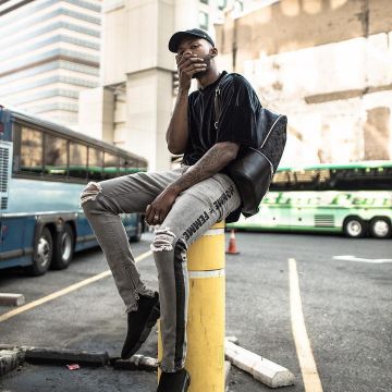 Las zapatillas negras Balenciaga Speed Trainer Triple Black que lució el influencer Teron Harris en su instagram