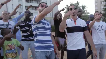Le polo Lacoste porté par N.O.S dans le clip J'suis PNL de PNL
