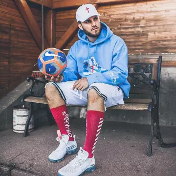 Les sneakers blanches Air Vapormax Off White 2018 que porte l'influenceur Niklas Woyt sur son instagram