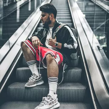 Les Adidas Yeezy Boost 350 Zebra de Niklas Woyt sur son instagram