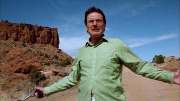 The green shirt of Walter White (Bryan Cranston) in Breaking Bad S01E01
