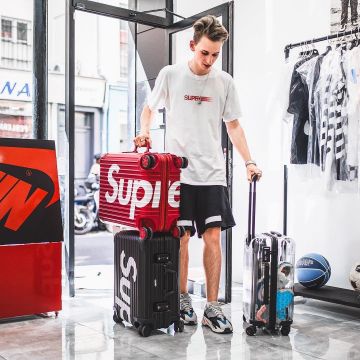 The suitcase transparent Off white x Rimowa that is on the influencer Max aka munich_style on his instagram