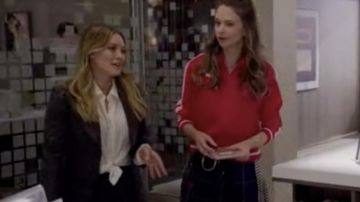 La veste à carreaux de Liza Miller (Sutton Foster) dans Younger S05E02