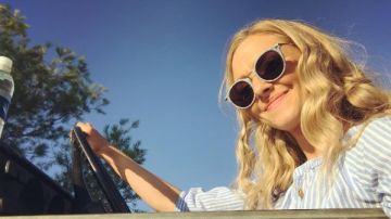Sophie Sheridan's (Amanda Seyfried) sunglasses in Mamma Mia 2: Here we go Again