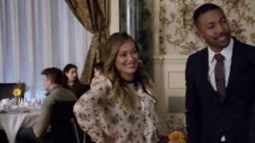 The dress flower Kelsey Peters (Hilary Duff) in Younger S05E03