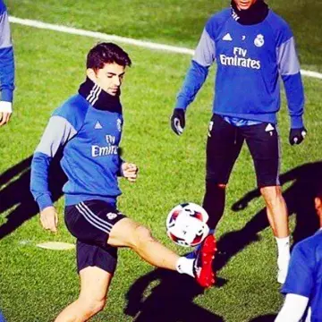 Socks Adidas Enzo Zidane at the training on his account Instagram