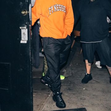 Sneakers Nike Air Max worn by Drake on the account Instagram @brkicks