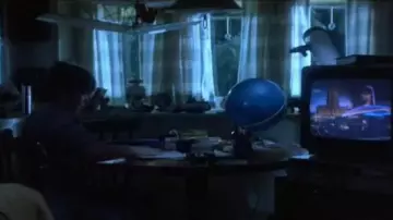 Le film La guerre des mondes que regarde Ben (Ethan Hawke) dans le film Explorers