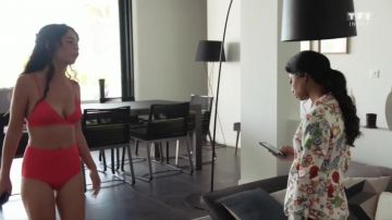 Traje de baño rojo de Lola (Alice Reverend) en Tomorrow Belongs to Us (19/07/18)