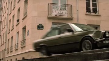 La rue des Barres où Ethan Hunt (Tome Cruise) fait des roulés boulés avec sa vieille BMW dans Mission : Impossible - Fallout