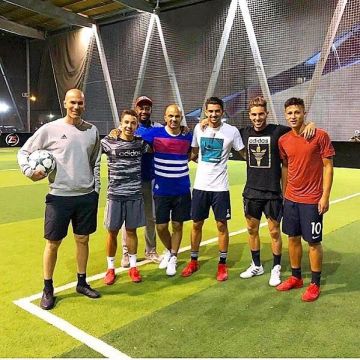 Le t-shirt gris camouflage Adidas sur un post du compte Instagram de Enzo Zidane
