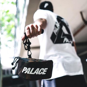 Le sac banane motif camouflage Palace que porte l'influenceur Mux Jasper sur son instagram