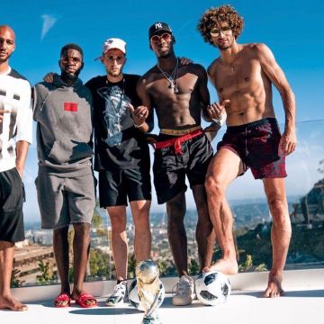 Le ballon de la coupe du monde 2018 noir et blanc FFF FIFA vue le compte Instagram de Paul Pogba