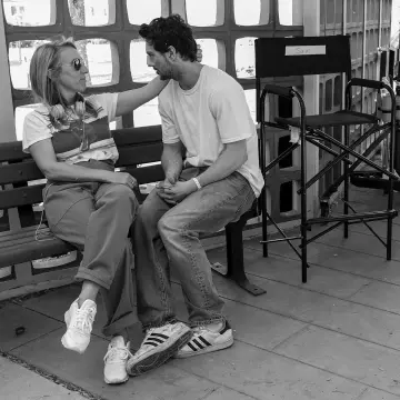 The white sneakers Adidas Superstar worn by Aaron Taylor-Johnson on his account Instagram