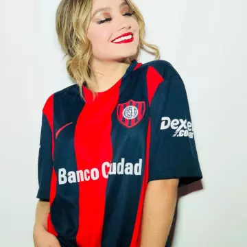 El maillot a rayas nike de San Lorenzo Almagro que lució Karol Sevilla en su cuenta de Instagram