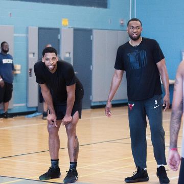 The Sneakers Nike kobe AD NXT 360 worn by Jahlil Okafor on the account Instagram @brkicks