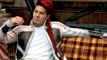 Shatterstar's (Lewis Tan) white jacket in Deadpool 2