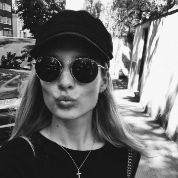 Sunglasses Ray-Ban metal gold Ilona Smet on Instagram