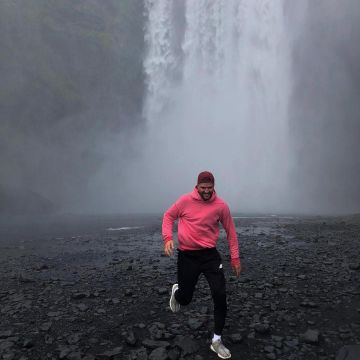 Sneakers Adidas Yeezy Boost 350 "turtle Dove" worn by Chandler Parsons on his Instagram account