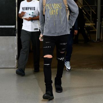 Sneakers Adidas Yeezy Boost 750  worn by Chandler Parsons on his Instagram account