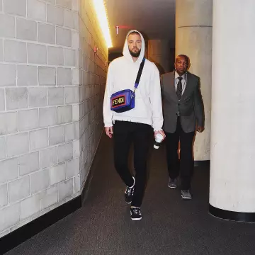 Les Sneakers Adidas Gazelle portées par Chandler Parsons sur son compte Instagram