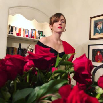 The bouquet of red roses seen on the account Instragam of Lorraine Nicholson