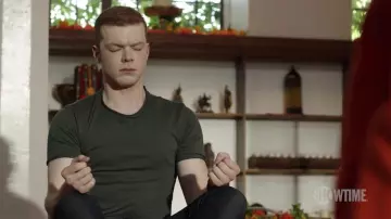 Le tshirt kaki Asos porté par Ian Gallagher (Cameron Monaghan) dans le trailer de la saison 9 de Shameless
