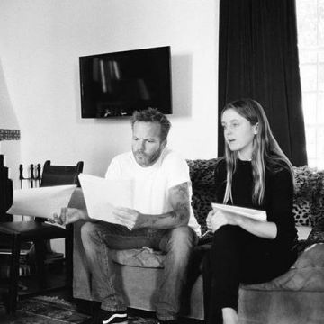 The sneakers Vans Old Skool black on the account Instagram of Lorraine Nichloson