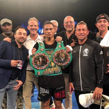 The blue blazer night on the account Instagram of Steven R. Mcqueen