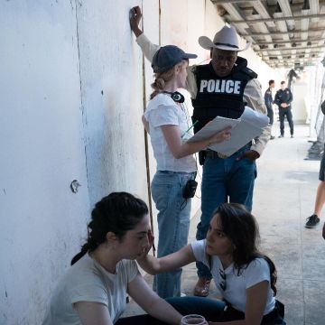 Le gilet de police sur le compte Instagram de Lorraine Nicholson