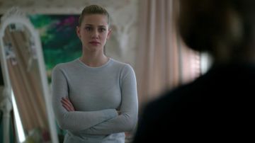 The blue sweater Club Monaco, Betty Cooper (Lili Reinhart) in Riverdale S01E13