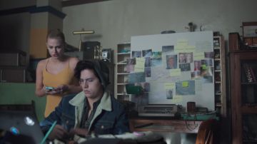 The top yellow Topshop Betty Cooper (Lili Reinhart) in Riverdale S01E06
