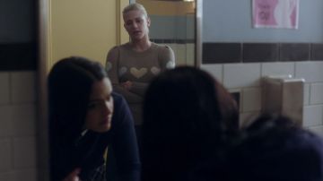 The sweater printed hearts Women Betty Cooper (Lili Reinhart) in Riverdale S02E16