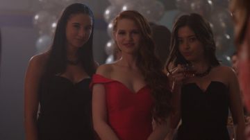 Red dress Herve Leger worn by Cheryl Blossom (Madelaine Petsch) in Riverdale S01E01