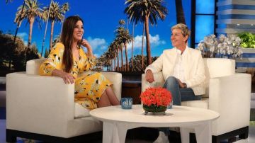 La robe Diane Von Furstenberg jaune Eloise floral print silk wrap dress de Sandra Bullock au Ellen Show