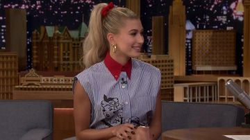 The earrings of Hailey Baldwin in The Tonight Show Starring Jimmy Fallon