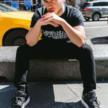 Las zapatillas Air Jordan 3 Retro "cyber Monday" que lleva Jonas Blue en su cuenta de Instagram
