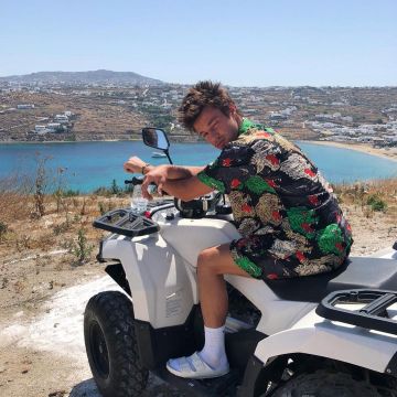 El Birkenstock blanco que luce Cameron Dallas en su cuenta de Instagram