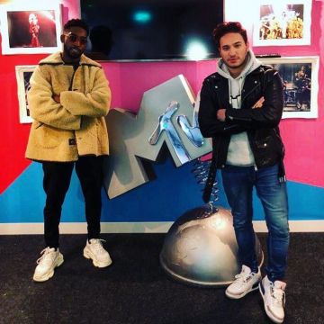 Las Sneakers Air Jordan 3 Retro Og "true Blue 2016 Release" usadas por Jonas Blue en su cuenta de Instagram