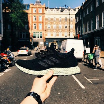 Las zapatillas adidas Futurecraft 4D Ash Green verdes usadas por el YouTuber Vladislav Kirillov en su cuenta de Instagram