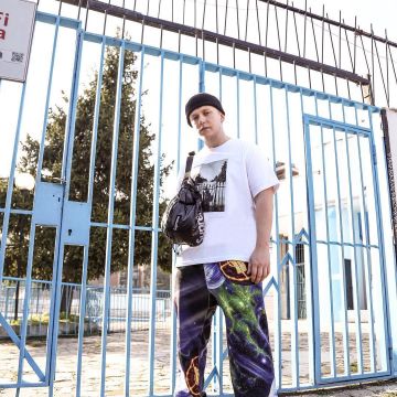 Le sac banane noir Supreme que porte le youtubeur Vladislav Kirillov sur son compte instagram