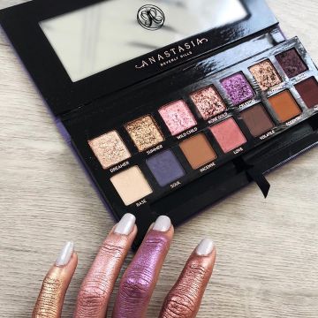 La palette de maquillage Norvina de Anastasia Berverly Hills sur le compte Instagram de Sananas