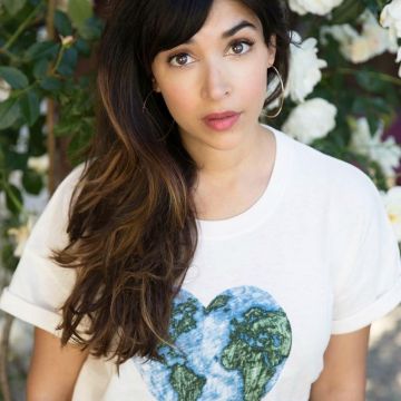 Le t-shirt Madewell x Surfrider Foundation Mother Earth de Hannah Simone sur Instagram (New Girl)