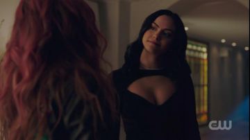 Guess Black Corset Jumpsuit usado por Veronica Lodge (Camila Mendes) como se ve en Riverdale S02E17
