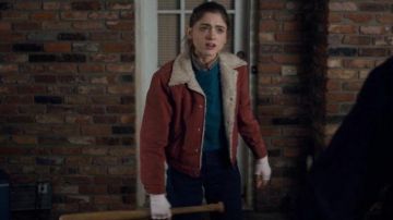 The vintage jacket of Nancy Wheeler (Natalia Dyer) in Stranger Things S01E05