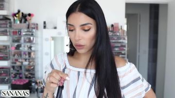 Le rouge à lèvres Etam présenté par Sananas dans sa vidéo YouTube ENORMES SOLDES POUR TOUS LES STYLES + ESSAYAGES !