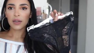 Le string en dentelle Etam présenté par Sananas dans sa vidéo YouTube ENORMES SOLDES POUR TOUS LES STYLES + ESSAYAGES !