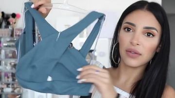 Le haut de maillot de bain Etam présenté par Sananas dans sa vidéo YouTube ENORMES SOLDES POUR TOUS LES STYLES + ESSAYAGES !