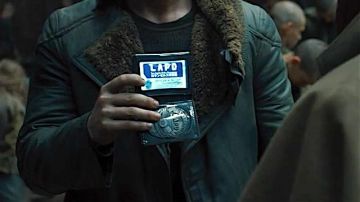 The replica of the badge of the officer in K (Ryan Gosling) in Blade Runner 2049